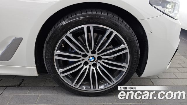 BMW 5-Series 530i xDrive M Sport Package Plus