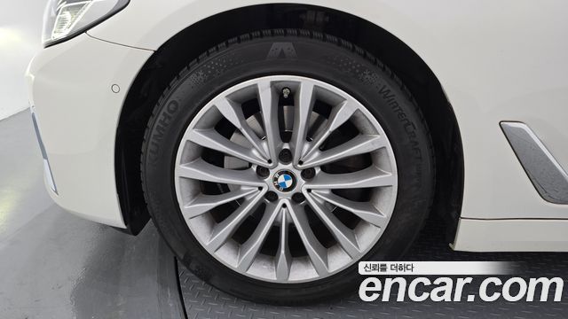 BMW 5-Series 520i Luxury