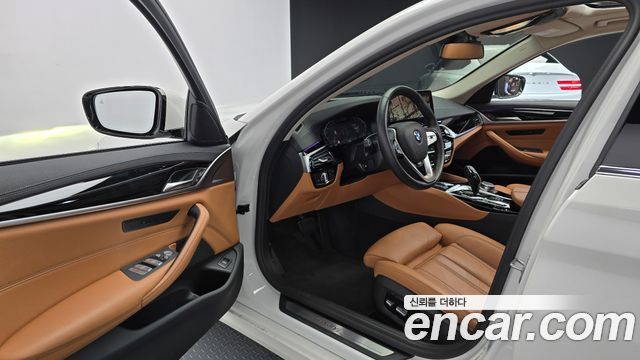 BMW 5-Series 520i Luxury