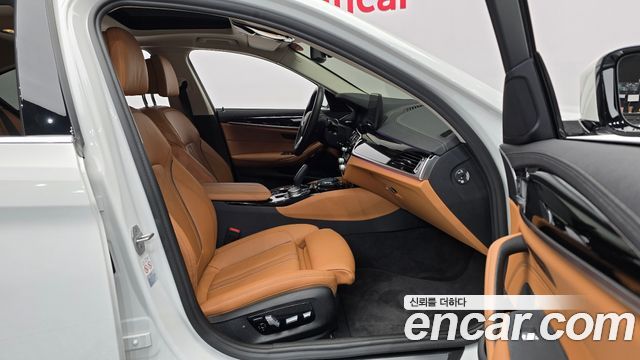 BMW 5-Series 520i Luxury