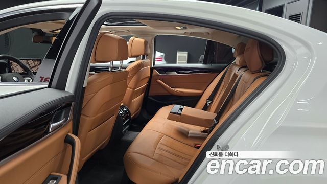 BMW 5-Series 520i Luxury