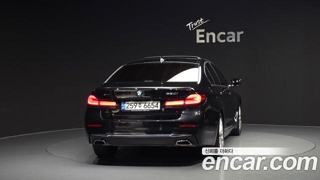 BMW 5-Series 530i xDrive Luxury
