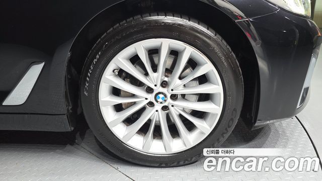 BMW 5-Series 530i xDrive Luxury