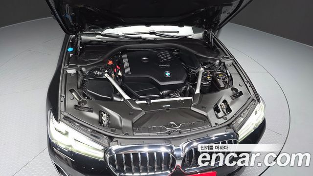 BMW 5-Series 530i xDrive Luxury