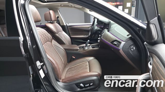BMW 5-Series 530i xDrive Luxury