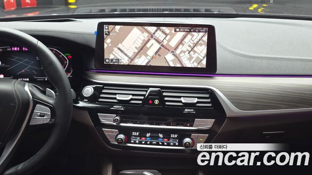 BMW 5-Series 530i xDrive Luxury
