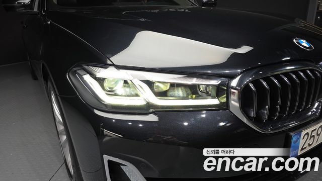 BMW 5-Series 530i xDrive Luxury