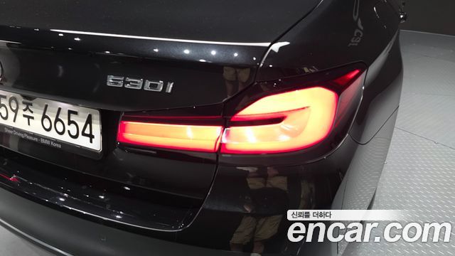 BMW 5-Series 530i xDrive Luxury