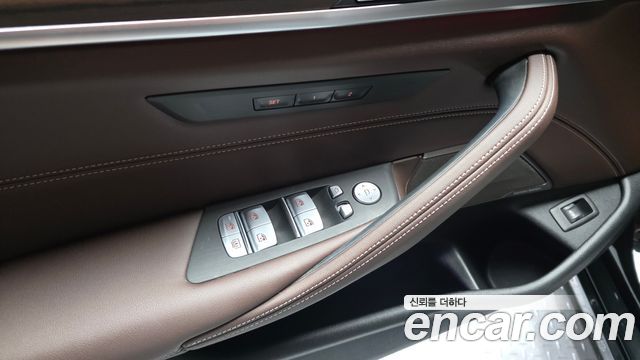 BMW 5-Series 530i xDrive Luxury