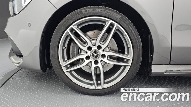 Mercedes-Benz CLA-Class CLA220 AMG Line