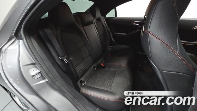 Mercedes-Benz CLA-Class CLA220 AMG Line