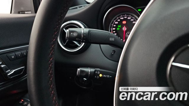 Mercedes-Benz CLA-Class CLA220 AMG Line