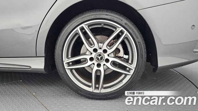 Mercedes-Benz CLA-Class CLA220 AMG Line
