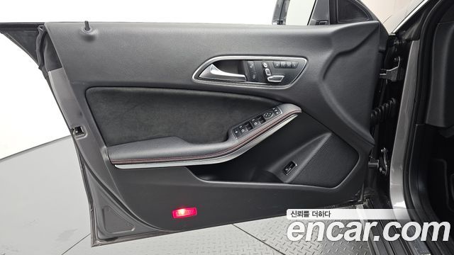Mercedes-Benz CLA-Class CLA220 AMG Line