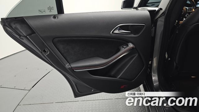 Mercedes-Benz CLA-Class CLA220 AMG Line