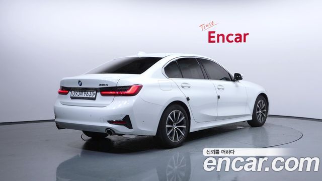 BMW 3-Series 320i
