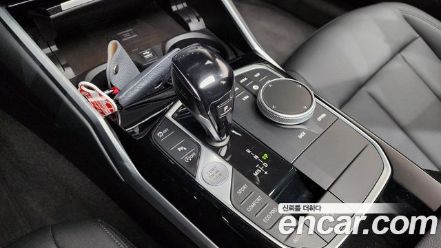 BMW 3-Series 320i