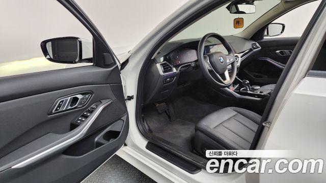 BMW 3-Series 320i