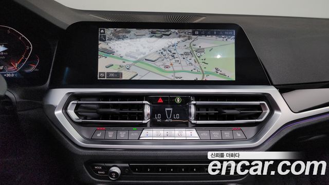 BMW 3-Series 320i
