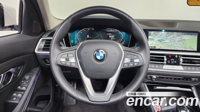 BMW 3-Series 320i