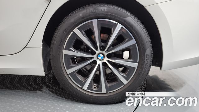 BMW 3-Series 320i