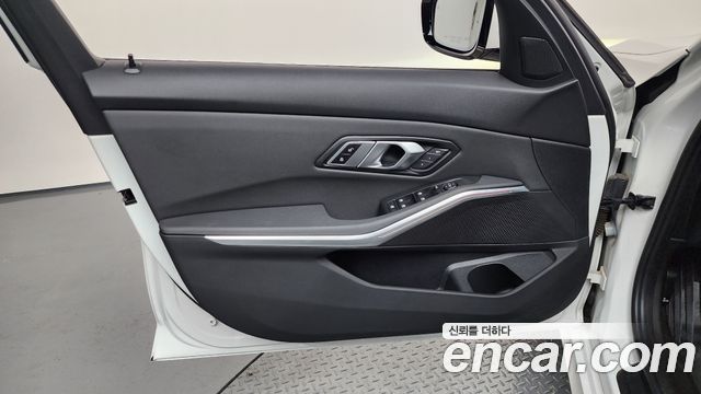 BMW 3-Series 320i