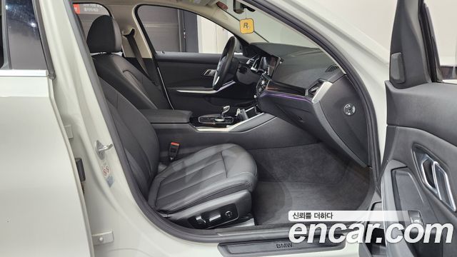 BMW 3-Series 320i