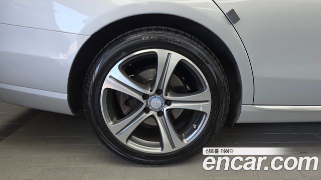 Mercedes-Benz E-Class E300 Avantgarde