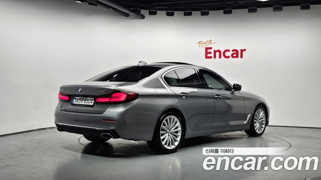 BMW 5-Series 530i xDrive Luxury
