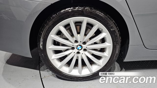 BMW 5-Series 530i xDrive Luxury
