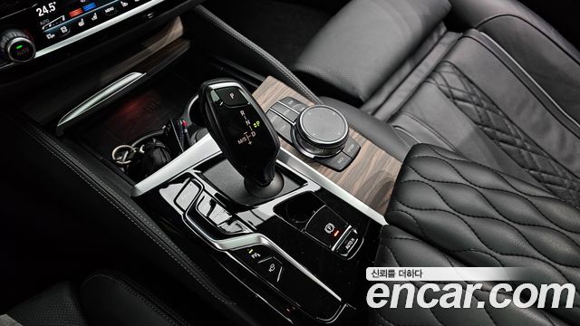 BMW 5-Series 530i xDrive Luxury
