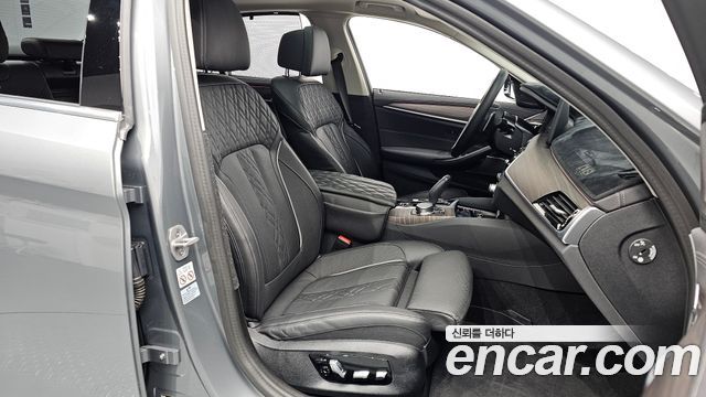 BMW 5-Series 530i xDrive Luxury