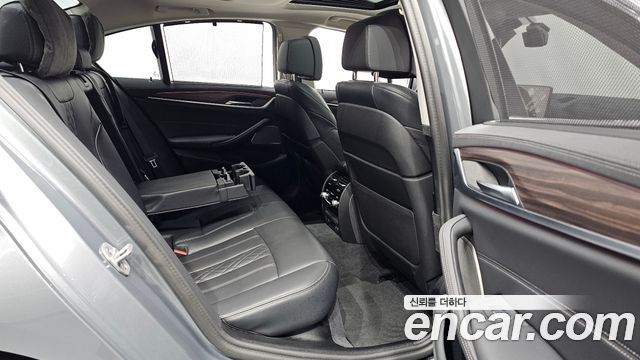 BMW 5-Series 530i xDrive Luxury