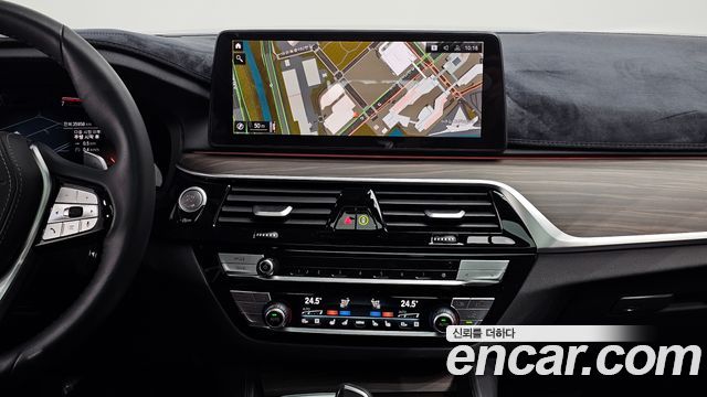 BMW 5-Series 530i xDrive Luxury