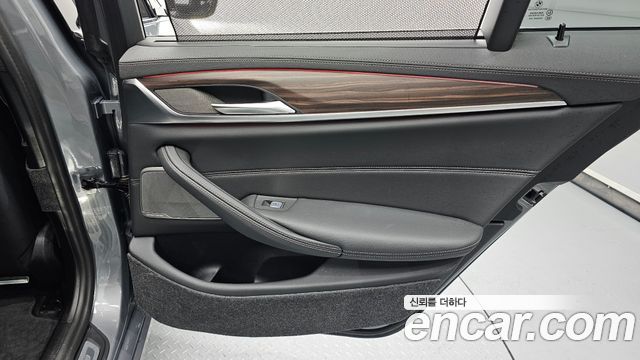 BMW 5-Series 530i xDrive Luxury