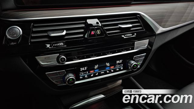 BMW 5-Series 530i xDrive Luxury