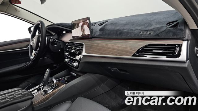 BMW 5-Series 530i xDrive Luxury