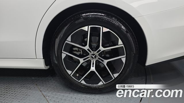 Mercedes-Benz E-Class E200 Avantgarde