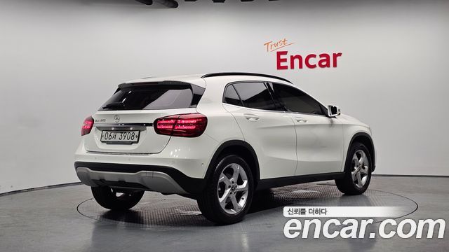 Mercedes-Benz GLA-Class GLA220