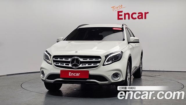 Mercedes-Benz GLA-Class GLA220