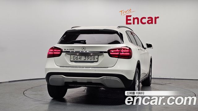 Mercedes-Benz GLA-Class GLA220