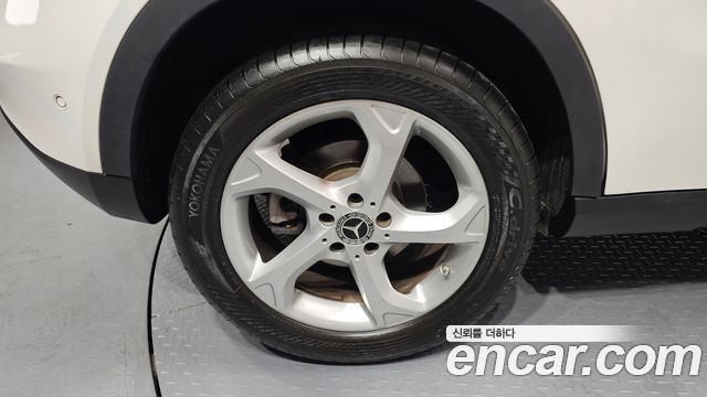 Mercedes-Benz GLA-Class GLA220