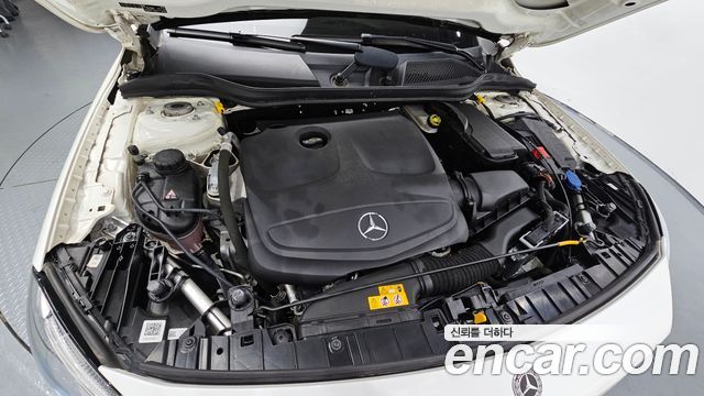 Mercedes-Benz GLA-Class GLA220