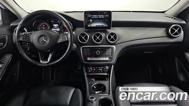 Mercedes-Benz GLA-Class GLA220