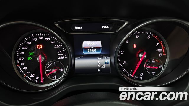 Mercedes-Benz GLA-Class GLA220