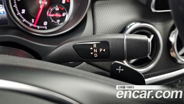 Mercedes-Benz GLA-Class GLA220