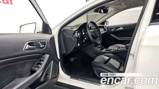 Mercedes-Benz GLA-Class GLA220