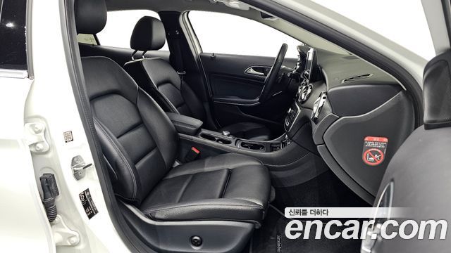Mercedes-Benz GLA-Class GLA220