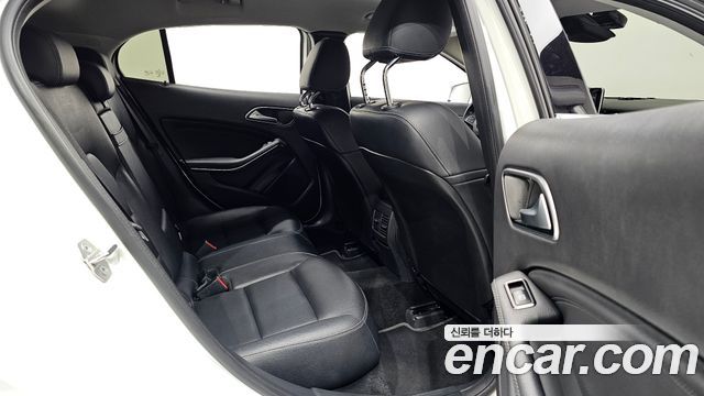 Mercedes-Benz GLA-Class GLA220