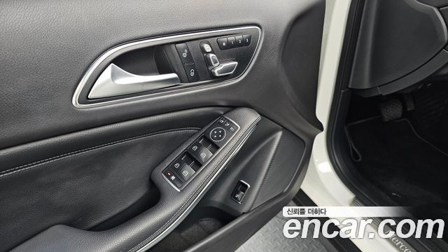 Mercedes-Benz GLA-Class GLA220